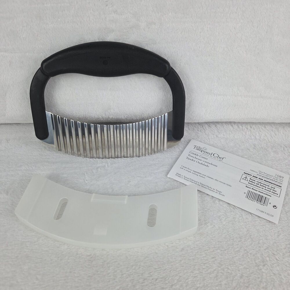 Pampered Chef 1089 Crinkle Cutter Wavy Chopper With Blade Guard
